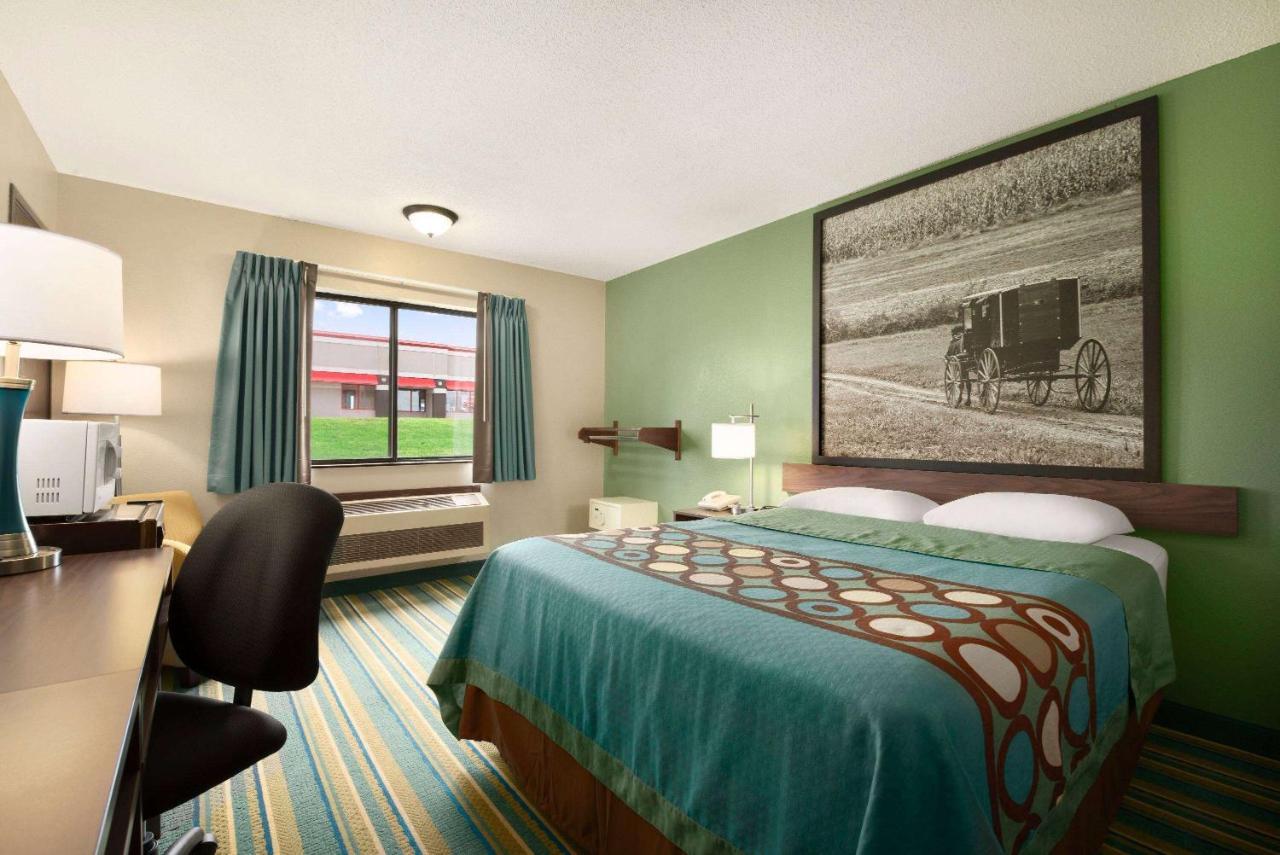 Super 8 By Wyndham Hotel