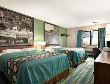 Super 8 By Wyndham Hotel