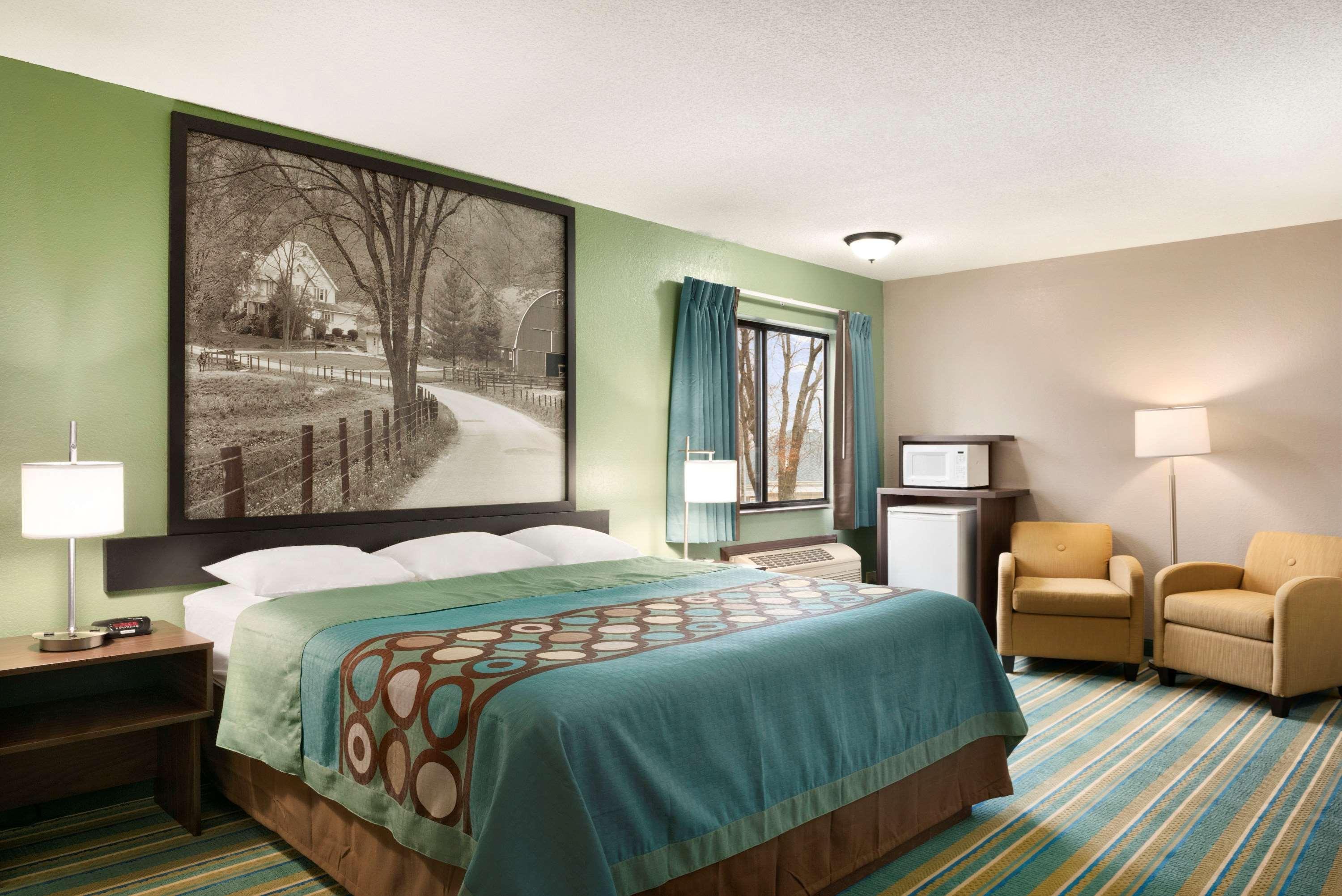 Super 8 By Wyndham Hotel